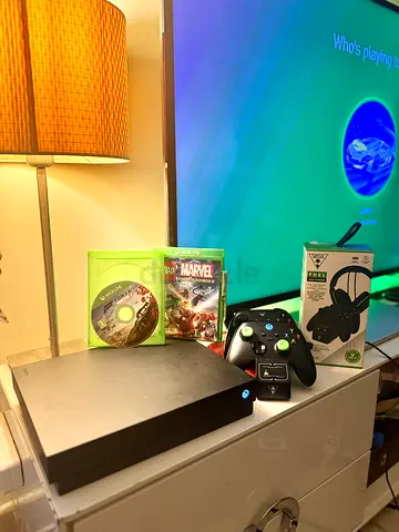 Xbox one X bundle! 2 controllers,Charging dock and games
