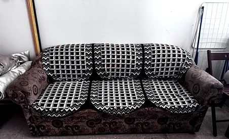 3+1+1 Sofa Upholstered arm rested floral pattern