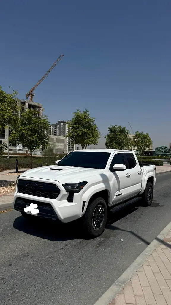 Toyota Tacoma 2024 — photo 1 of 5