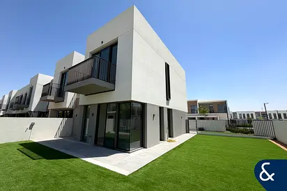 Corner Unit | Double Plot | Prime Location