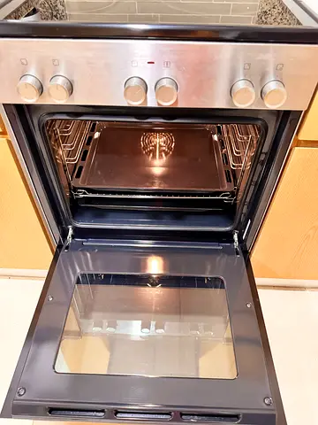 Bosch Freestanding Electric Cooker with Ceramic Hob — in Great Condition