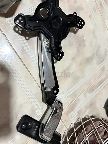 Single adjustable monitor arm mount - used