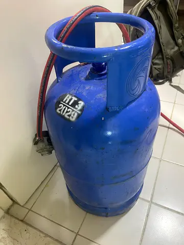 Gay cylinder with hose ( organizer)  , it has 30% gas