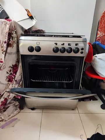 Used freestanding gas cooker with oven - good working condition