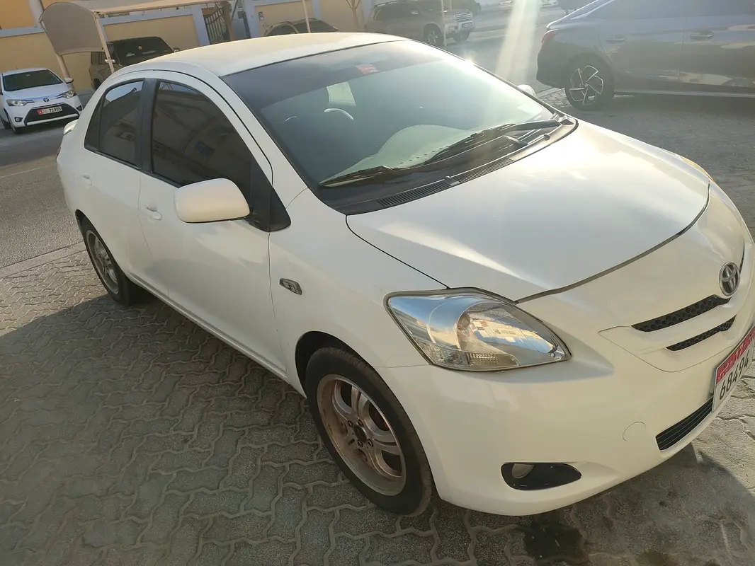 Toyota Yaris 2008 — photo 1 of 5