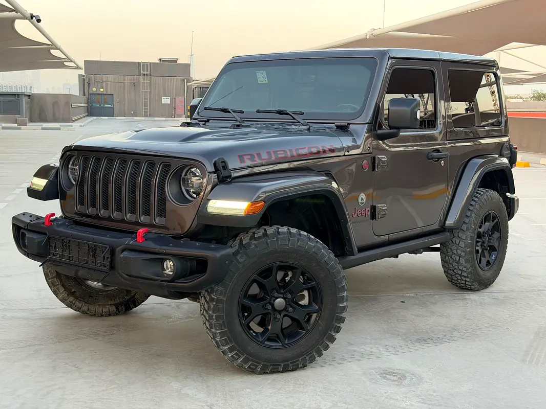 Jeep Wrangler 2021 — photo 1 of 13