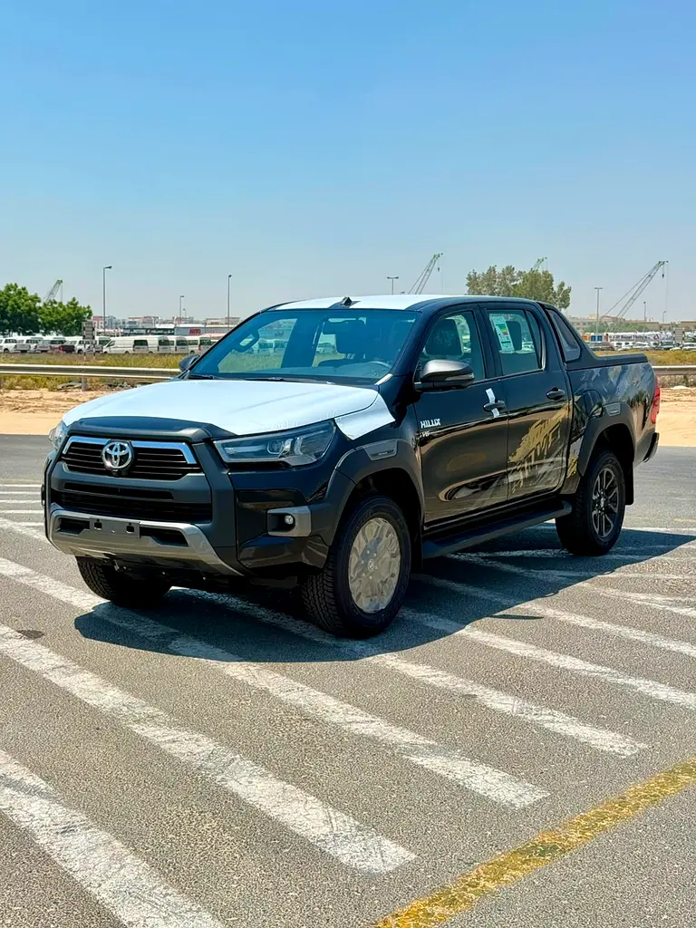Toyota Hilux 2026 — photo 1 of 19