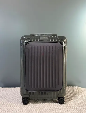 RIMOWA Hybrid cabin suitcase