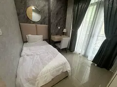 NO COMMISSION, Female apartment , Marina Luxury private room with balcony, near tram station