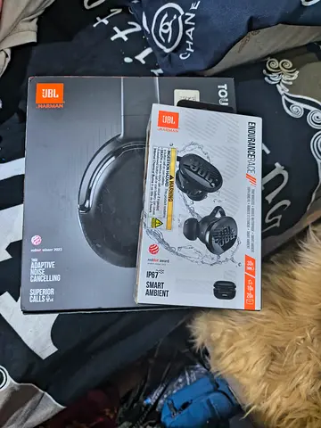 Used JBL Endurance Race True Wireless Earbuds with Charging Case