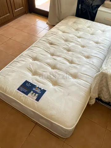 Single mattress in good condition - Simmons Springback