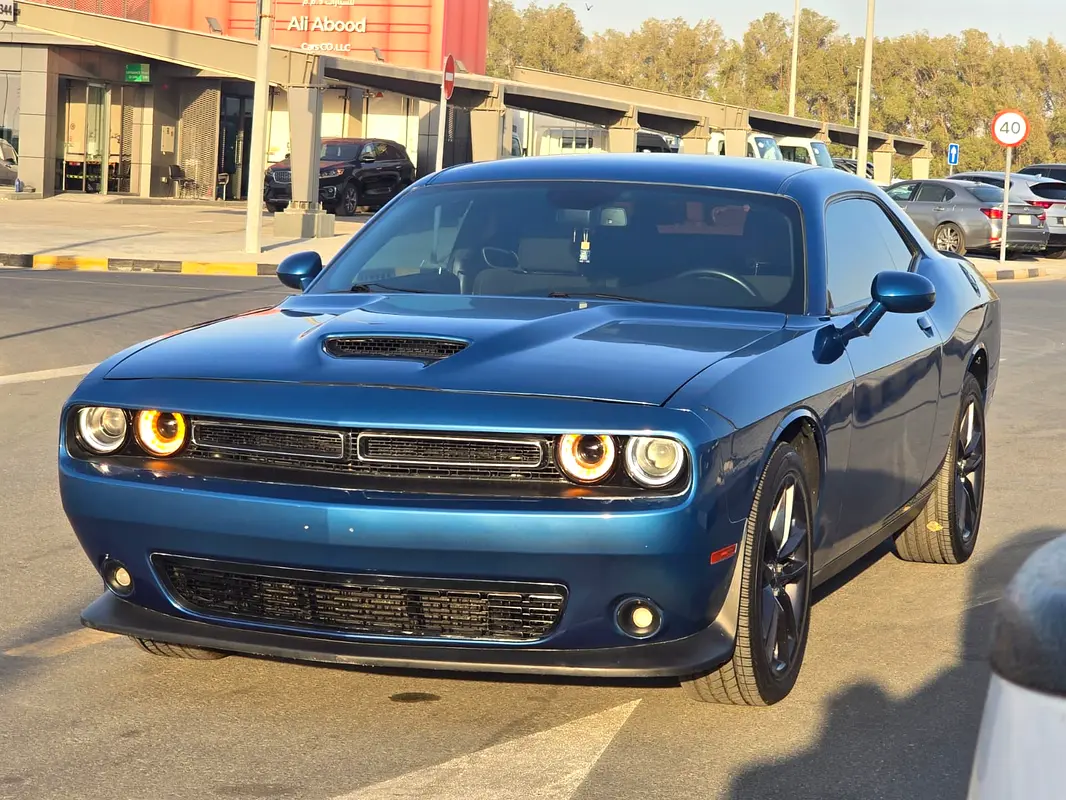 Dodge Challenger 2021 — photo 1 of 9
