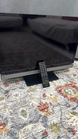 Used LED TV with multiple AV inputs - good working condition 32”