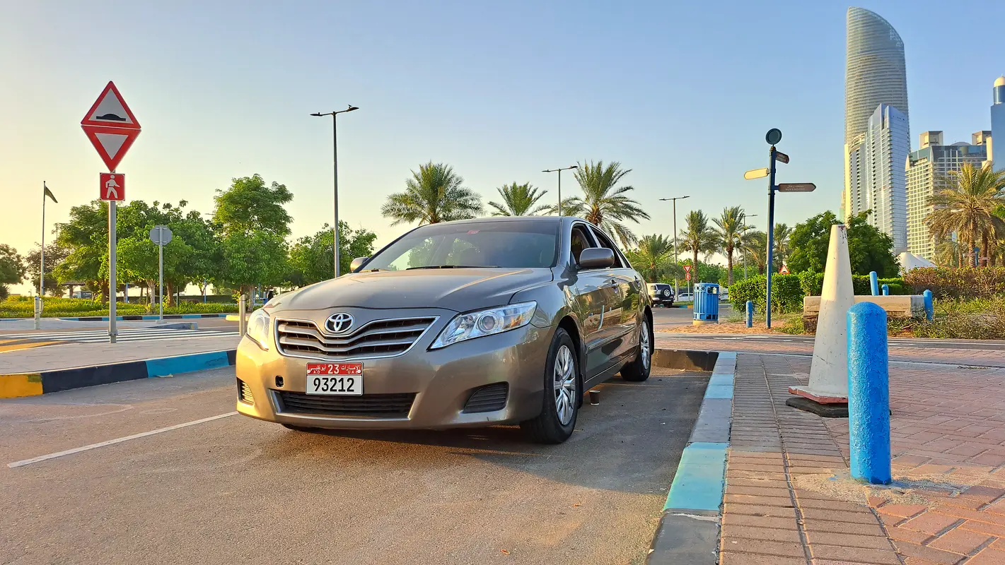 Toyota Camry 2011 — photo 1 of 13