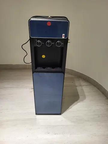 Bottom load water dispenser