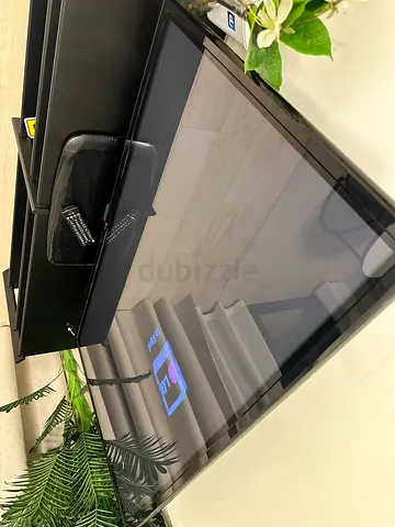 LG 55-inch LED TV (screen in good condition) with wall mount