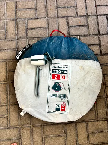 2 persons Tent + lamp + extra angle pegs