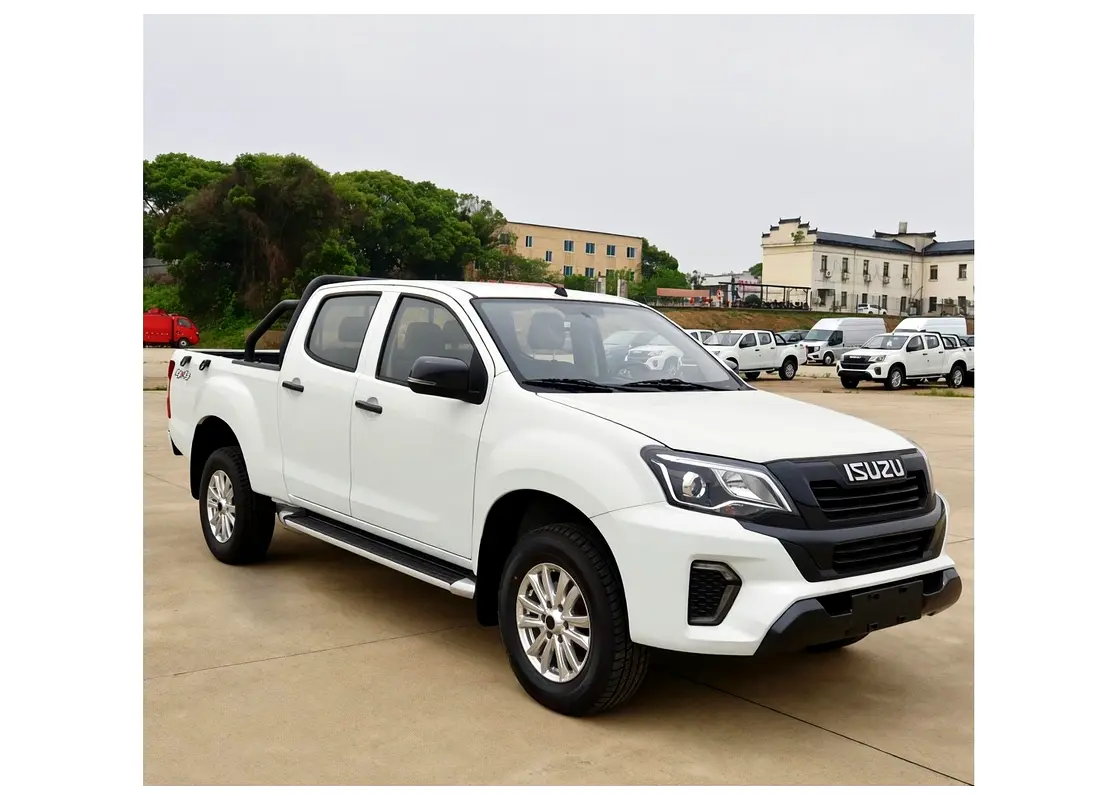 Isuzu RE-MAX 2026 — photo 1 of 19