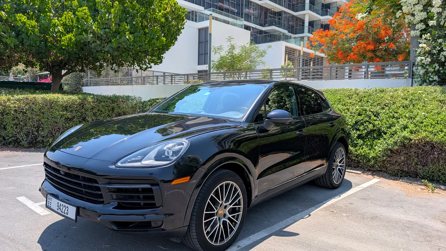 Porsche Cayenne 2022 — photo 1 of 20