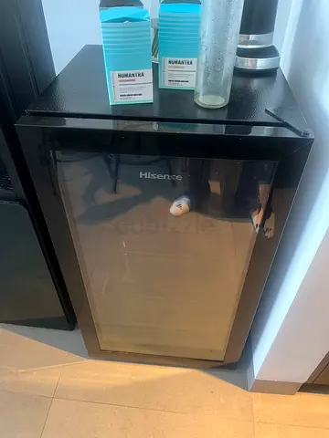Hisense undercounter wine cooler / beverage fridge
