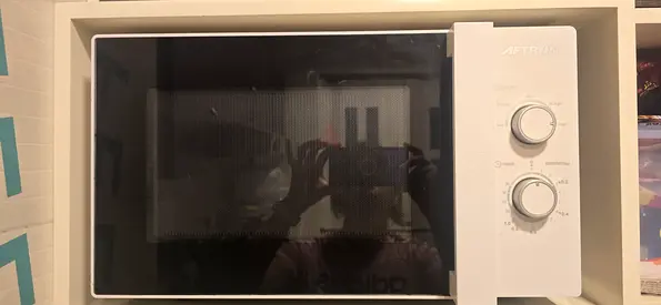 Microwave 25litres in good condition 60 aed