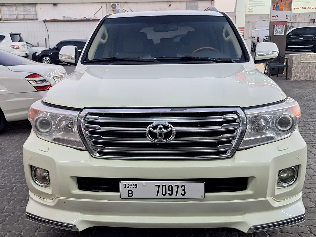 Toyota Land Cruiser 2014 — photo 1 of 17