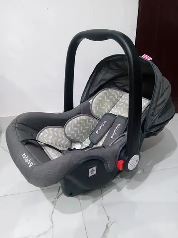 BabyJoy Infant Car Seat (Rear-Facing) - Good Condition
