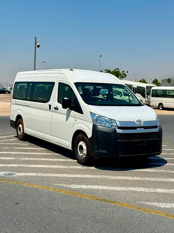2025 Toyota HIACE — фото 2