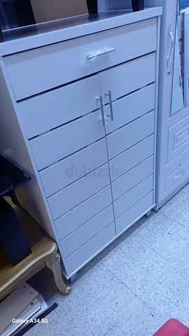 White Chest of Drawers / Tall Dresser - Good Condition