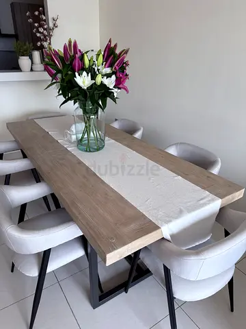 Pottery Barn Dinning Table  Dinning Chairs