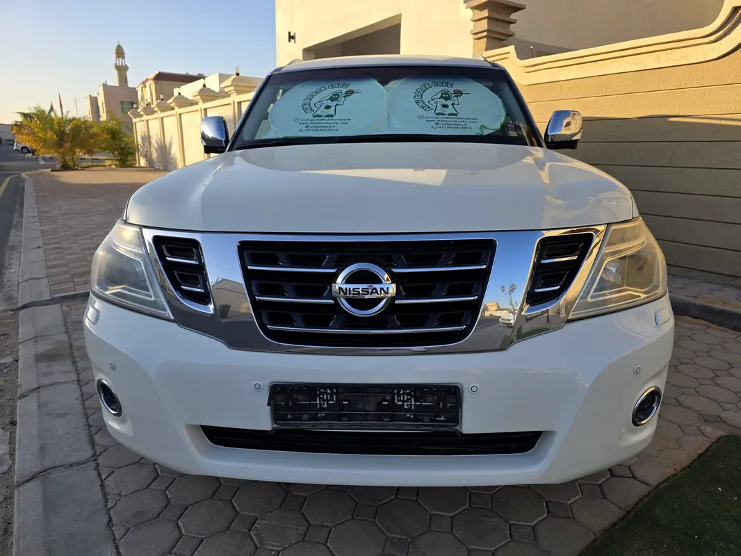 Nissan Patrol 2017 — photo 1 of 13