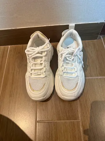 White chunky sneakers - gently used, size not specified