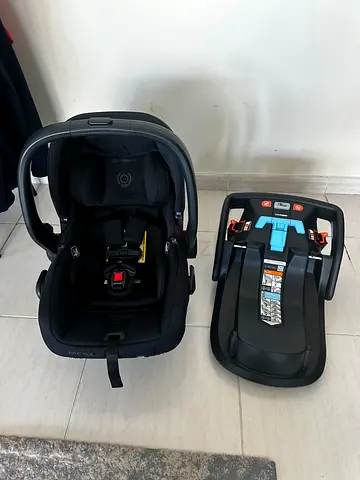 Uppababy mesa v2 infant car seat with base