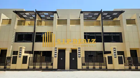 !!! شقة جديدة بثلاث غرف نوم، غرفة للخادمة، مخزن، في قرية جميرا الدائرية !!!
