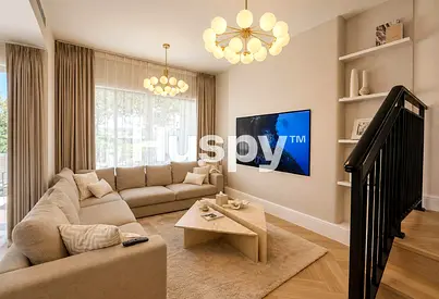 Renovated | Park Backing | Middle Unit