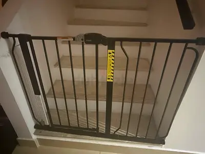 Metal safety gate for stairs/doorway - pressure mounted 100cm +