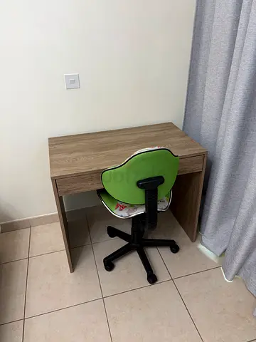 Kids study desk with chair