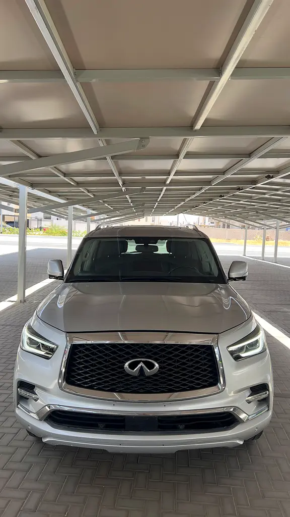 Infiniti QX80 2019 — photo 1 of 8