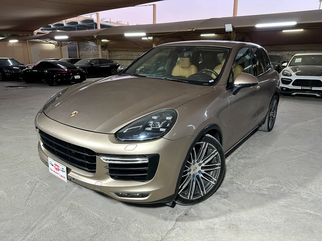 Porsche Cayenne 2015 — photo 1 of 20