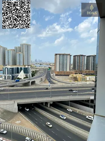 شقة غرفتين وصالة مع موقف سيارة للإيجار | برج الكونكر | 1,550 قدم مربع