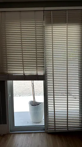 White wooden venetian blinds - good condition, fits sliding door/window