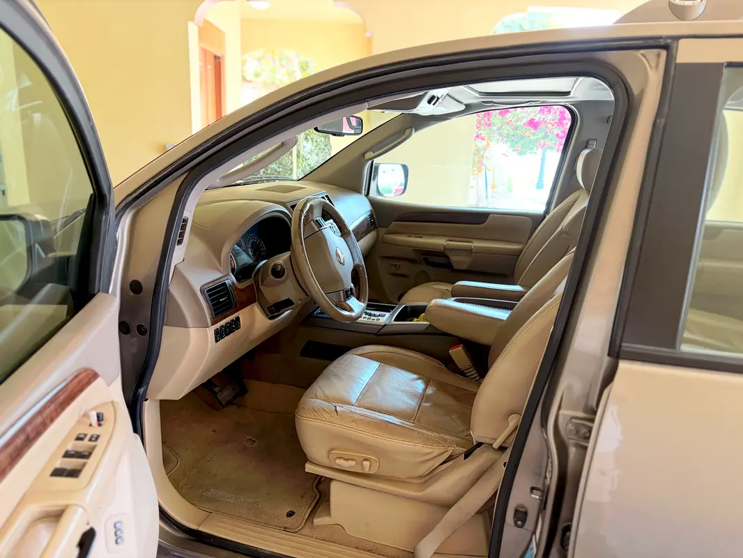 Nissan Armada 2009 — photo 1 of 4