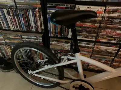 White single-speed city/commuter bike - good condition