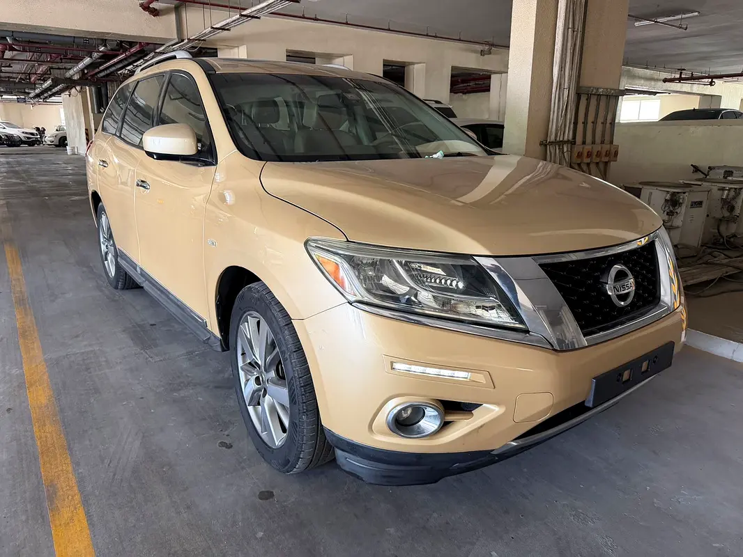 Nissan Pathfinder 2013 — photo 1 of 11