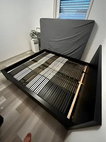 IKEA Malm king size bed frame with mattress. (180 × 200 cm)