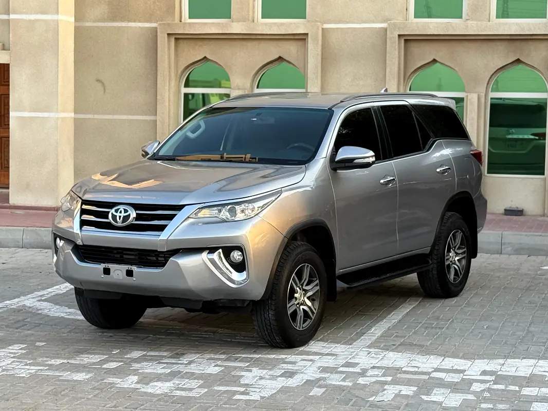 Toyota Fortuner 2016 — photo 1 of 18