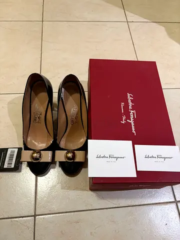Ferragamo Bow Pumps Size 7
