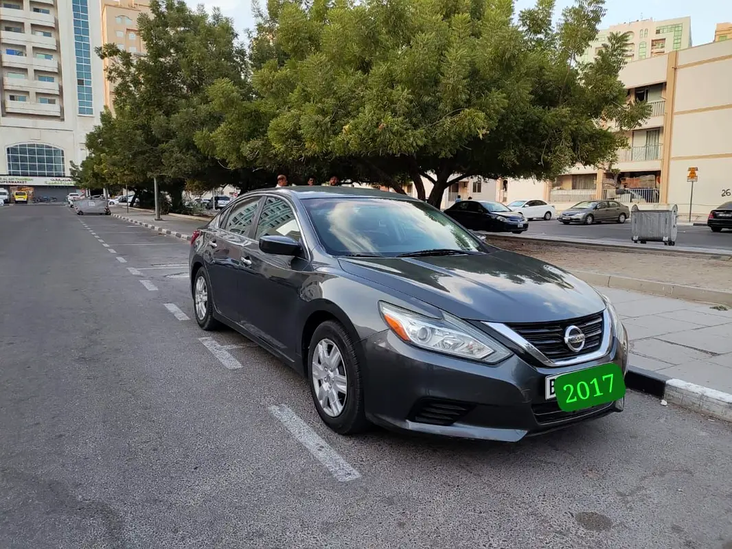 Nissan Altima 2017 — photo 1 of 7