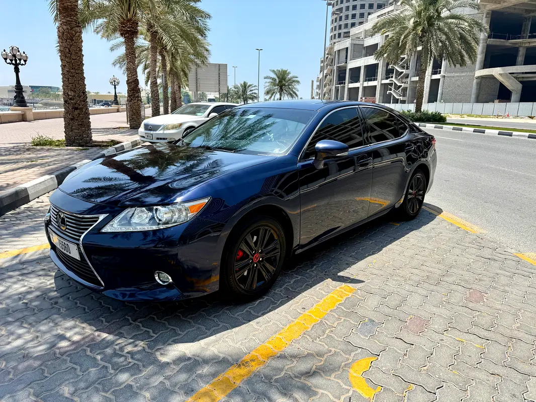 Lexus ES-Series 2014 — photo 1 of 11