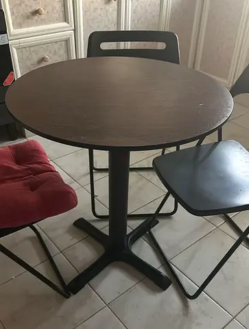 Round 3-Seater Dining Table with 2 chairs